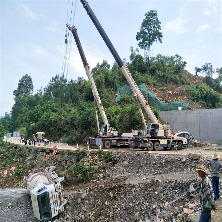 溆浦汽车掉沟里叫吊车救援要多少钱